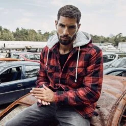 Brandit Hooded Lumberjacket Rot-schwarz 8 Brandit Hooded Lumberjacket Rot-schwarz -Outdoorfan Geschaft hooded lumberjacket rot schwarz3